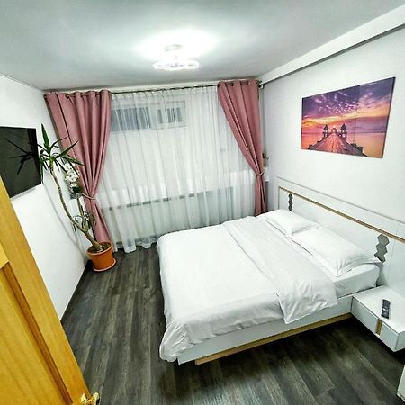 3 Rooms Cinema Garden Parking House Bucharest Exterior photo