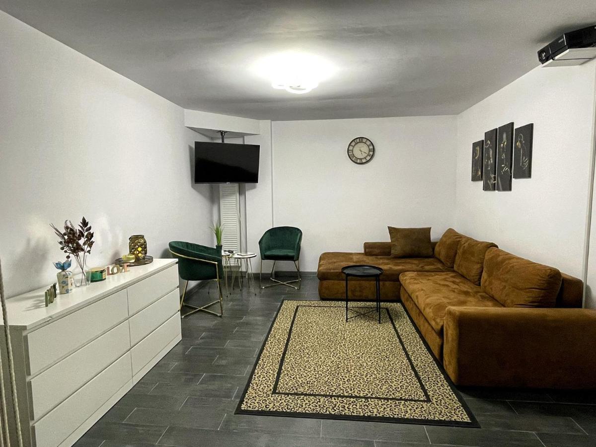 3 Rooms Cinema Garden Parking House Bucharest Exterior photo