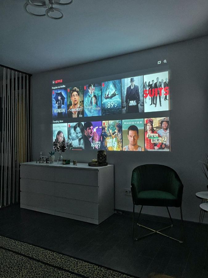 3 Rooms Cinema Garden Parking House Bucharest Exterior photo