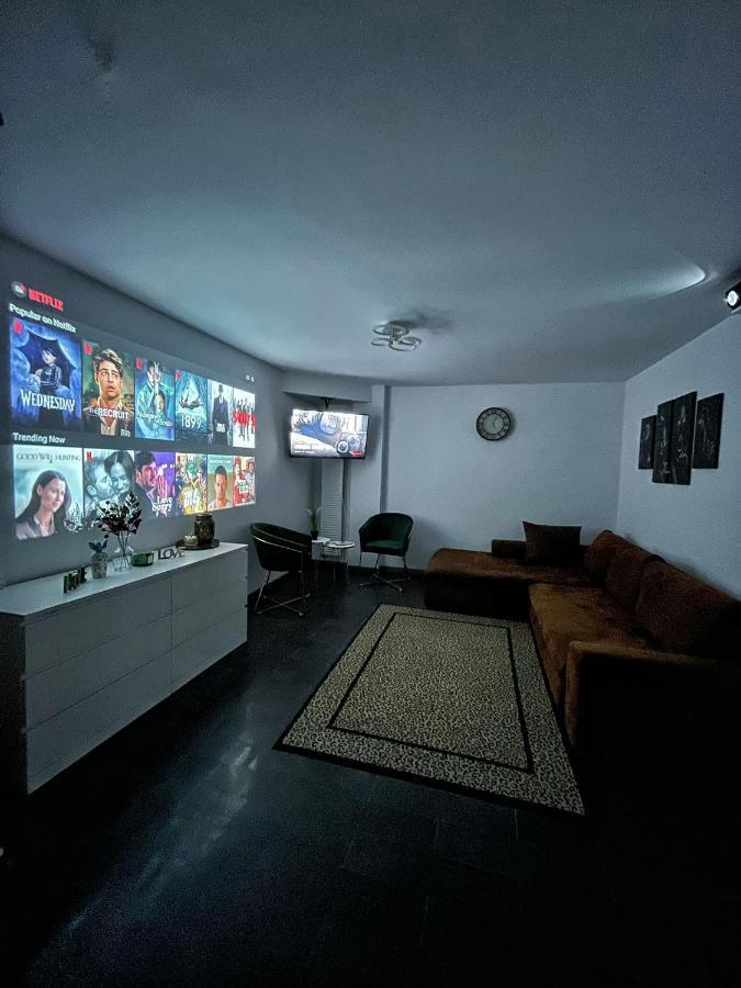 3 Rooms Cinema Garden Parking House Bucharest Exterior photo