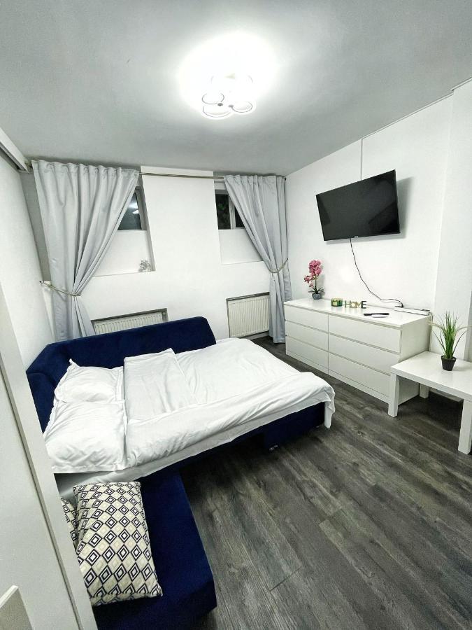 3 Rooms Cinema Garden Parking House Bucharest Exterior photo