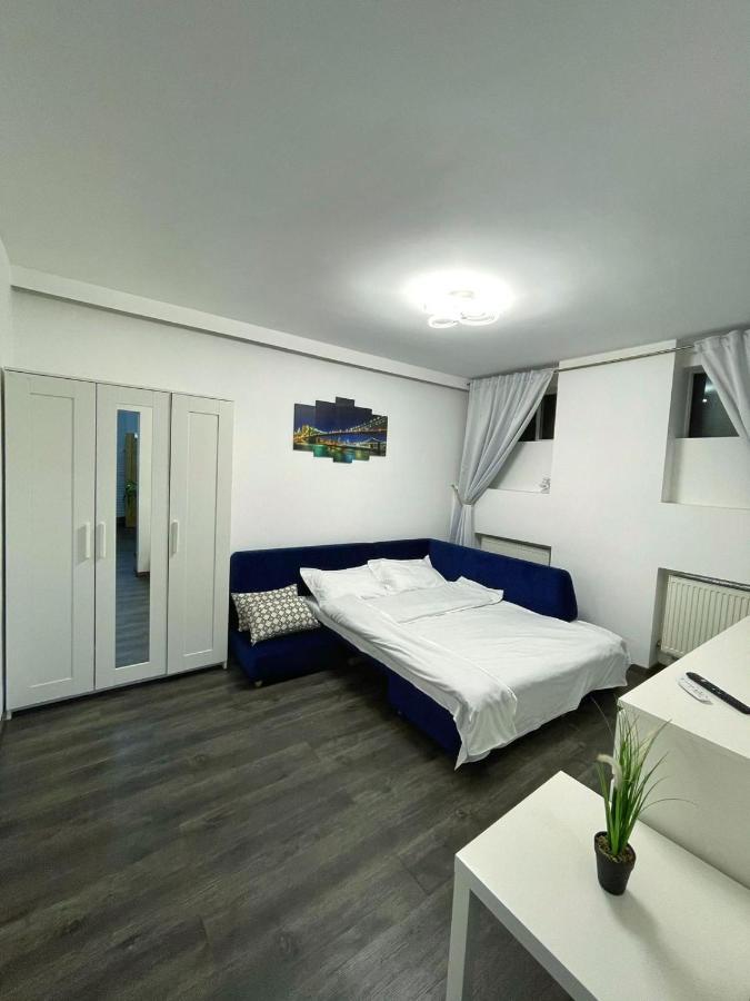 3 Rooms Cinema Garden Parking House Bucharest Exterior photo