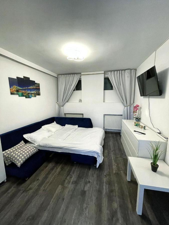 3 Rooms Cinema Garden Parking House Bucharest Exterior photo