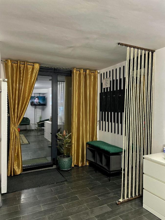 3 Rooms Cinema Garden Parking House Bucharest Exterior photo